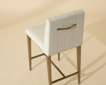 Load image into Gallery viewer, Wilbur Stool

